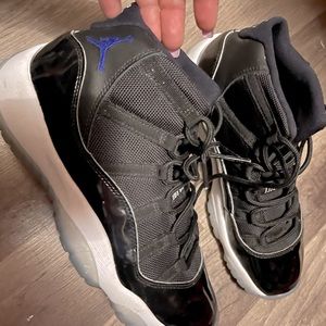 •Only worn once • 6Y = 8W •NO BOX